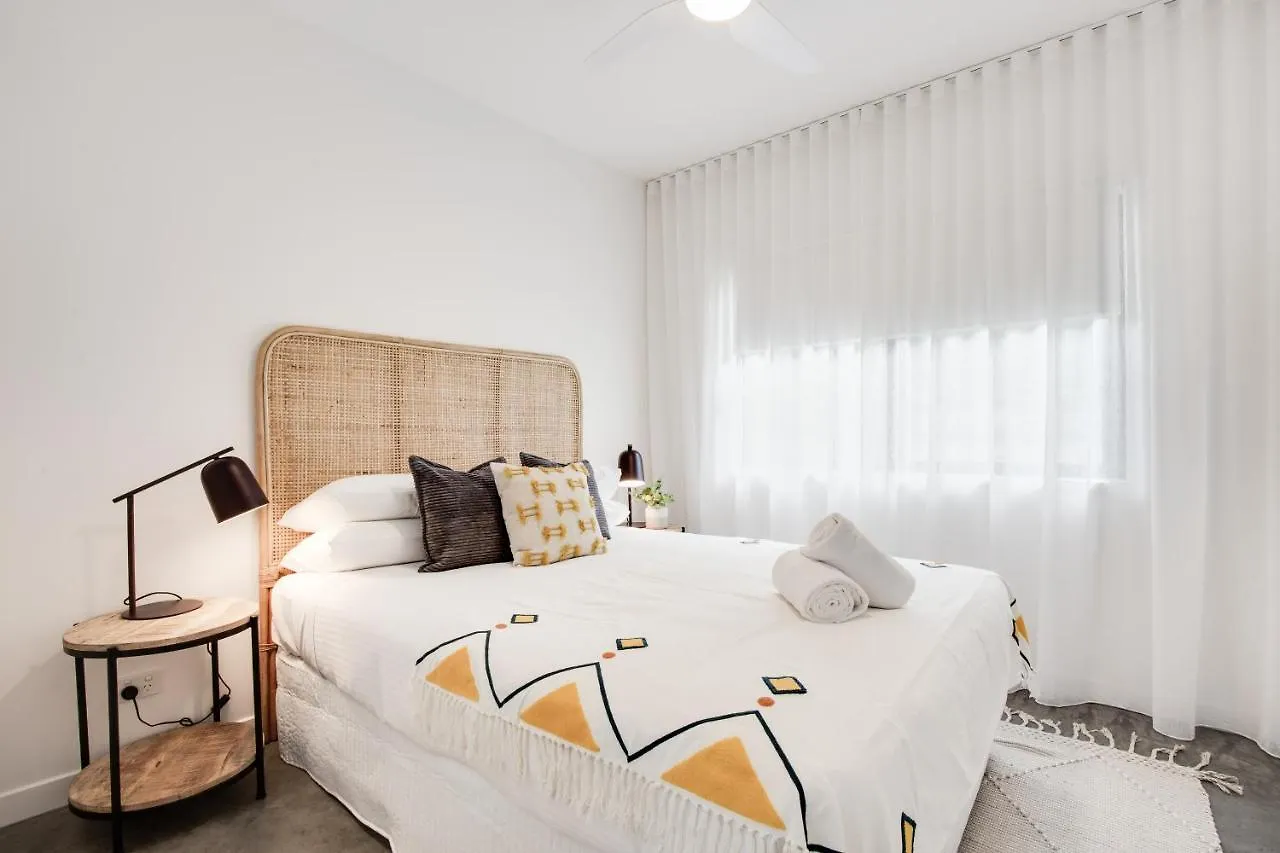 Luxury Modern 4 Bedroom Pet Friendly Family Beach Home Yaroomba