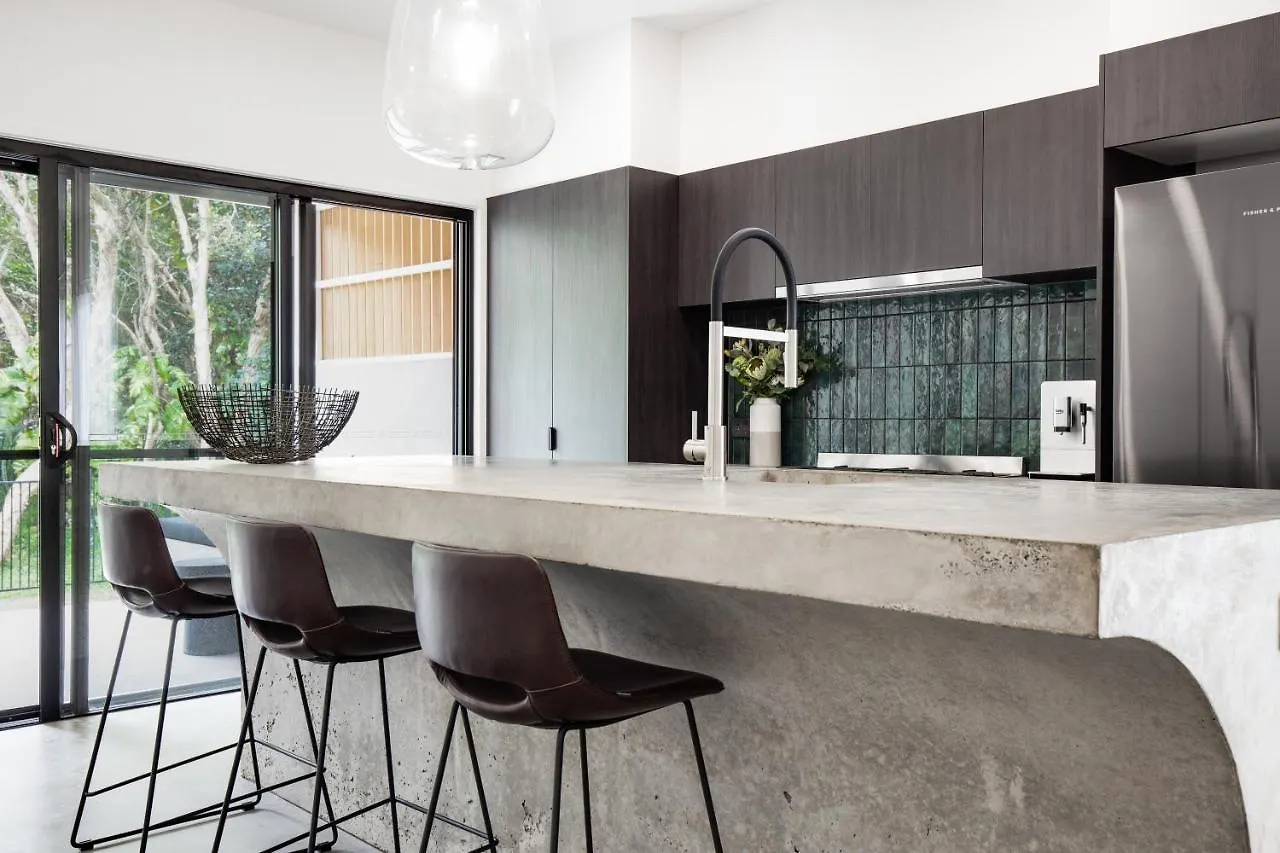 Luxury Modern 4 Bedroom Pet Friendly Family Beach Home Yaroomba