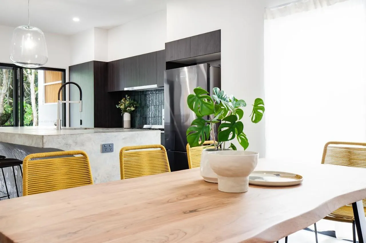 Luxury Modern 4 Bedroom Pet Friendly Family Beach Home Yaroomba Holiday home
