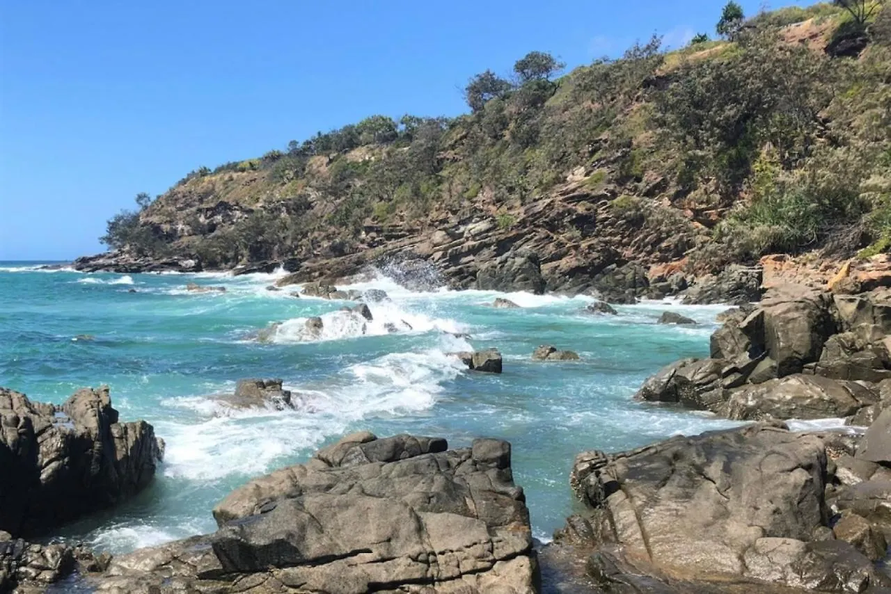 Luxury Modern 4 Bedroom Pet Friendly Family Beach Home Yaroomba Holiday home