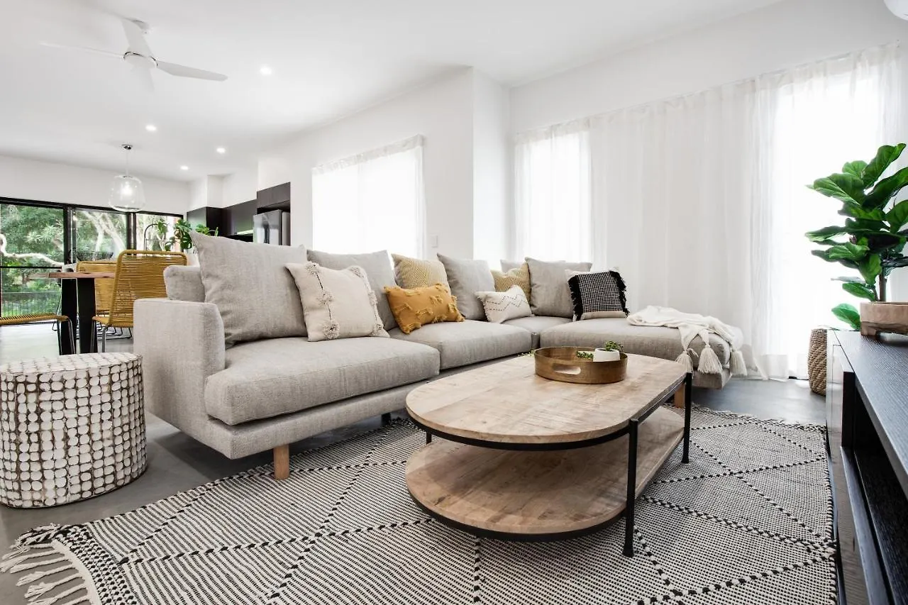 Luxury Modern 4 Bedroom Pet Friendly Family Beach Home Yaroomba