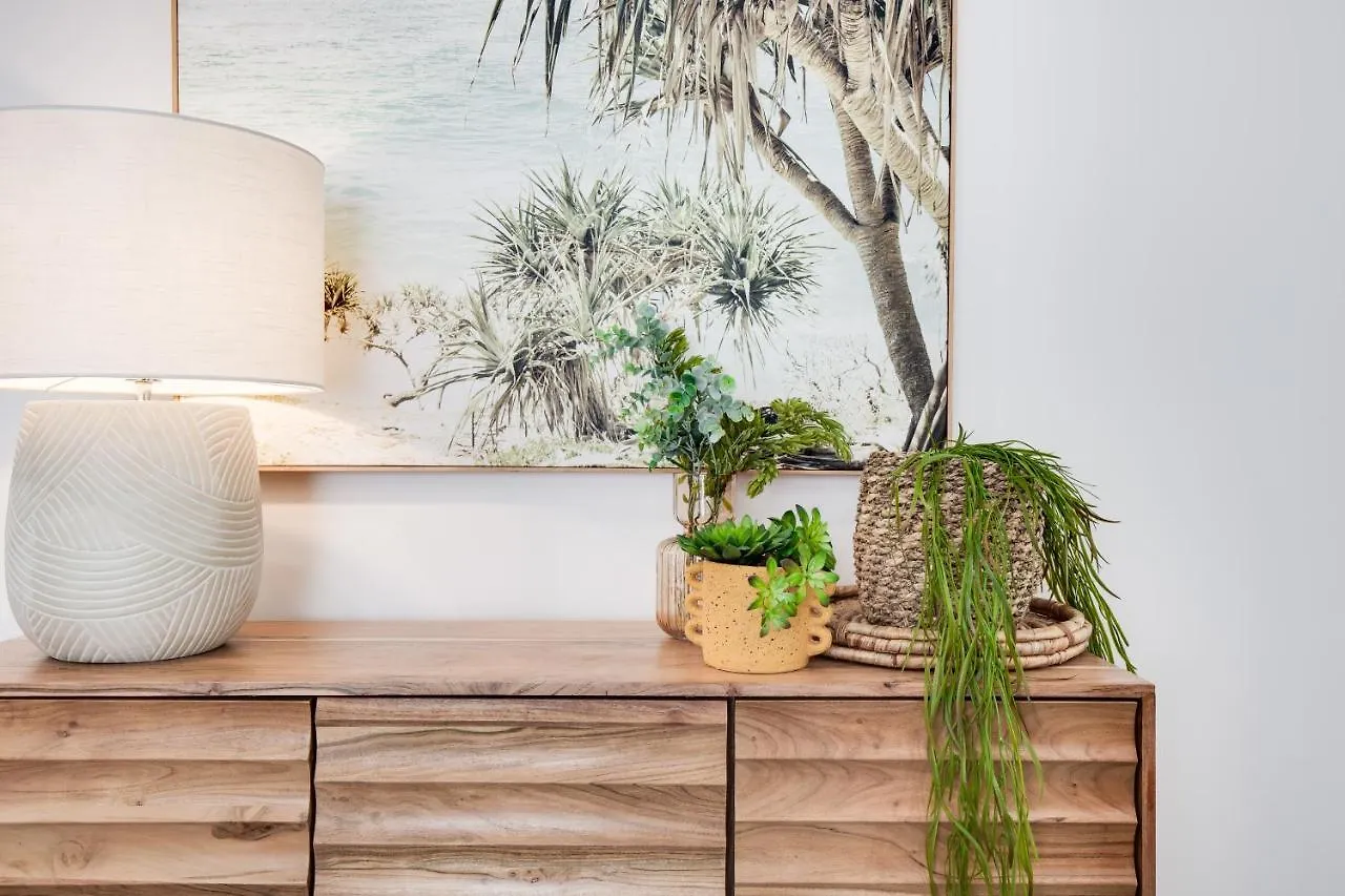 Luxury Modern 4 Bedroom Pet Friendly Family Beach Home Yaroomba Holiday home